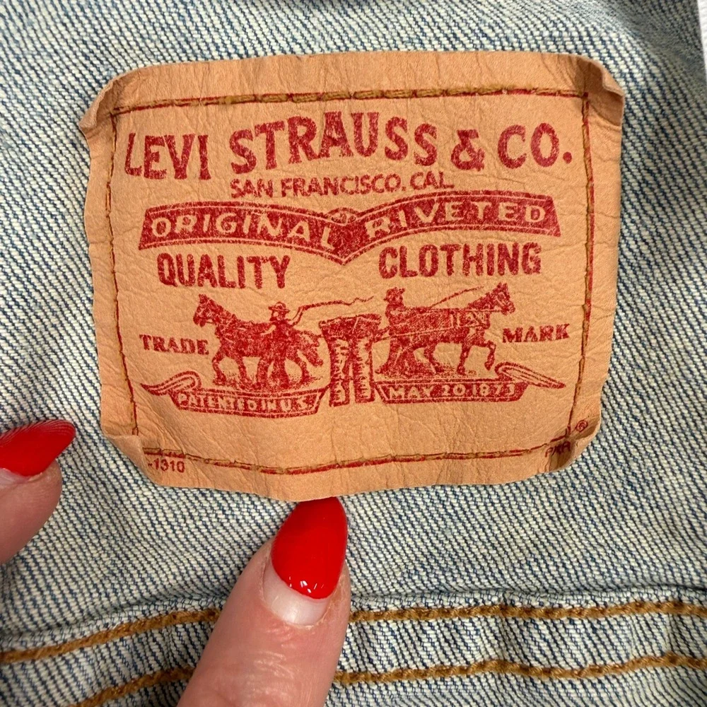 Y2K Vintage Levi's Medium Denim Vest Trucker Style Medium Wash Blue V-Neck Boho